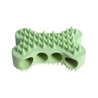 Outil ergonomique de massage de côté de double de conception de forme d'os de brosse de cheveux d'animal familier de silicone fournisseur
